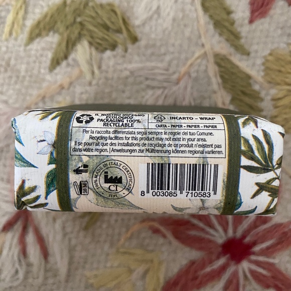 La Florentina I Olive Oil & Monoi I Paper Wrapped Soap - Picture 5 of 15
